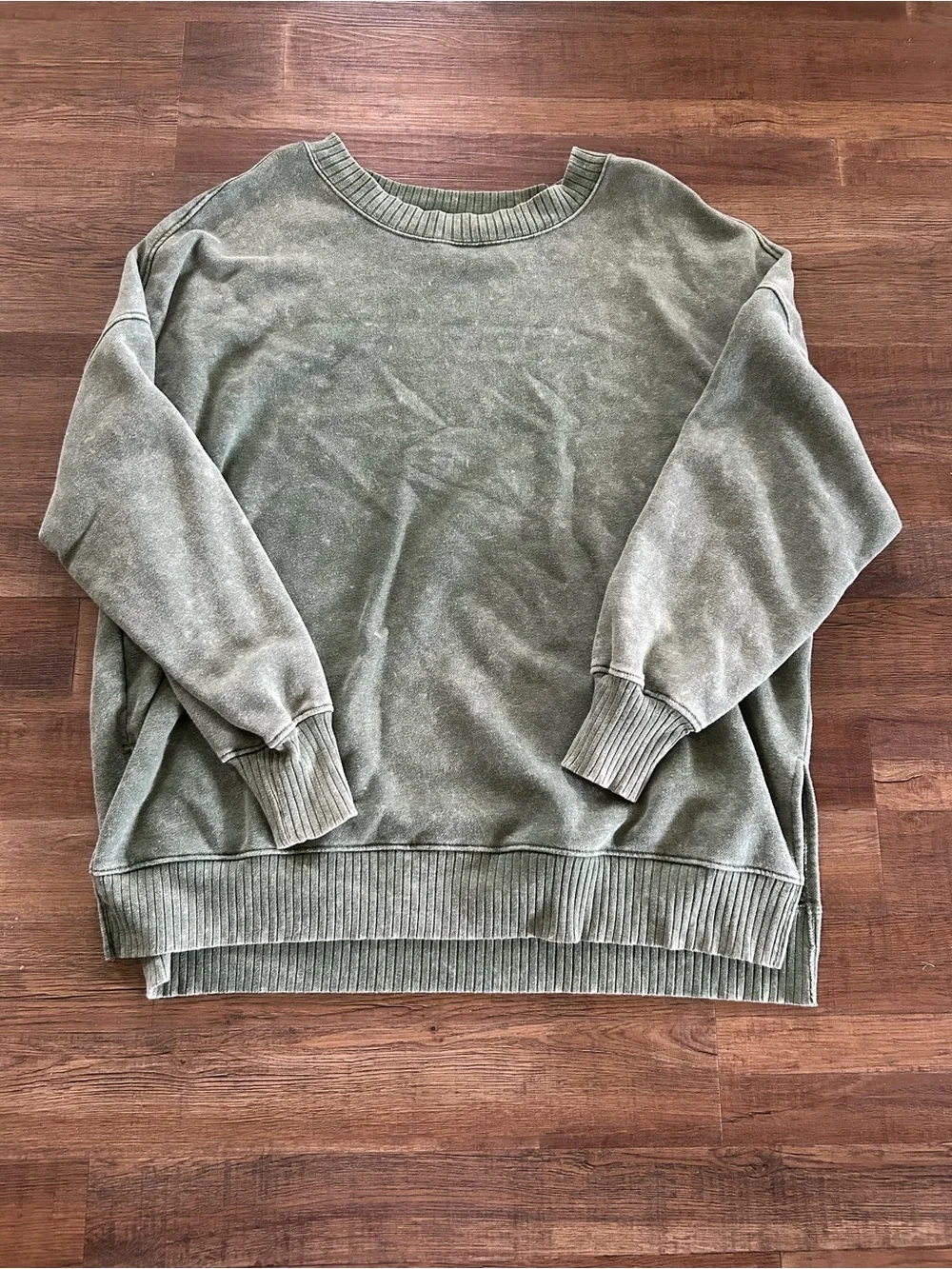 Sweatshirt - Picture 1 of 2